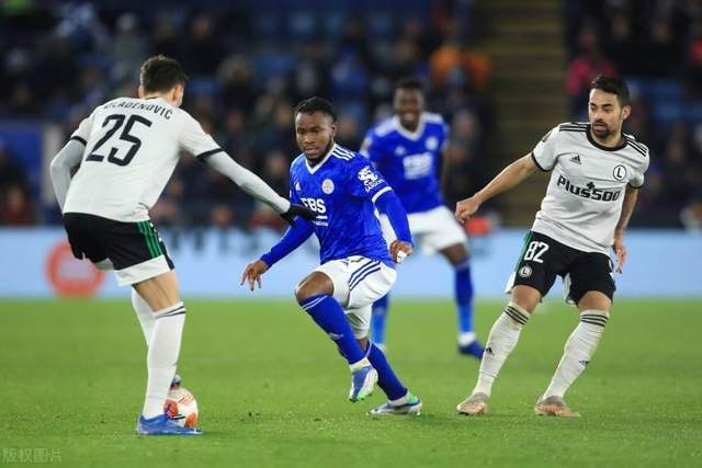 库里复出24分普尔空砍24分 勇士力克奇才4连胜