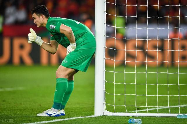 王哲林压哨3分绝杀上海险胜深圳 山东力克宁波